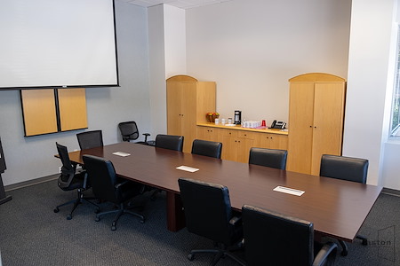 HeadRoom - Aston Business Center - Acacia Boardroom