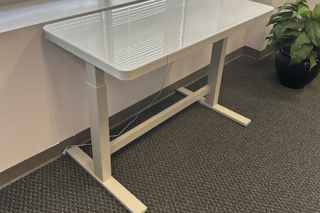 HeadRoom - Aston Business Center - Standing Desk 1