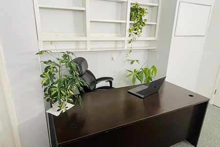 Hellodesk Pacific Grove - Office &amp;amp; Meeting Room in Downtown PG