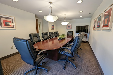 Clarksville Business Suites - Private Meeting Room for 8