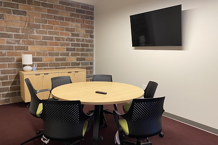 Chroma Coworking - Small Meeting Room for 6