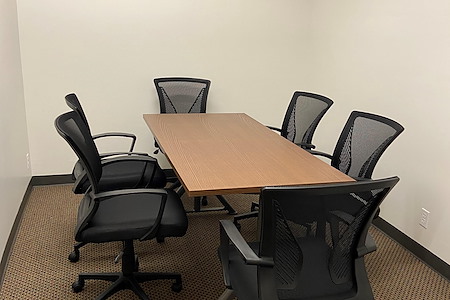 4Corners Business Centers - Forest Hills - Small Conference Room
