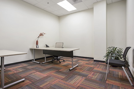 Office Evolution - Aurora - Larger Interior Team Office 214