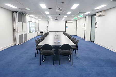 Christie Spaces Conferencing - Large Conference Room (40 - 140 people)