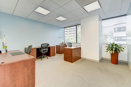 Carr Workplaces - Bethesda - Touchdown Desk