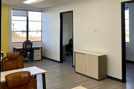 Thrive DTSP - Corner office with 3 in-suite spaces