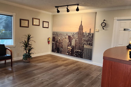 Office in Downtown Las Vegas - Private Office for 1 and bullpen for 1
