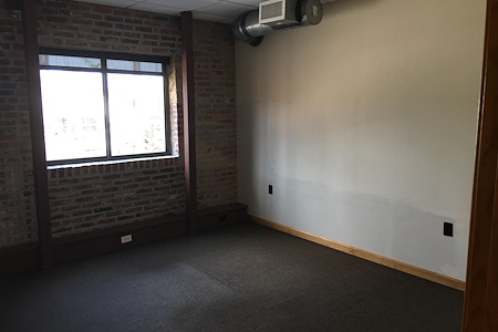 St. Louis Aerial Collective, LLC - Suite 102-Cosy Private Window Office