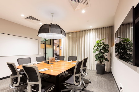 United Co. - Istanbul Meeting Room / 8 Person