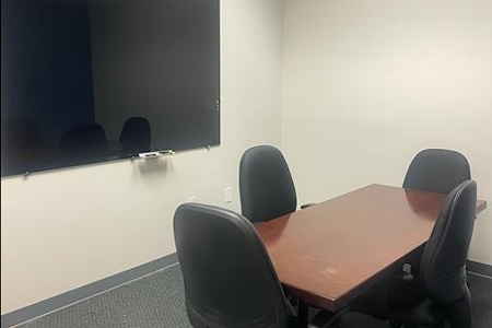 HeadRoom - Aston Business Center - Palm Conference Room