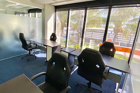 Momentum Business Center - Window Private Suite