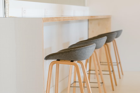 MESH space - Open Counter Seat 3