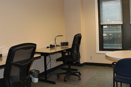 BusinessWise (Law &amp;amp; Finance Building) - Flex Desk
