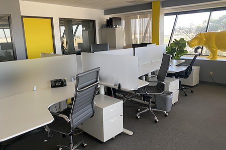 Ouistart Coworking Space - Open Desks