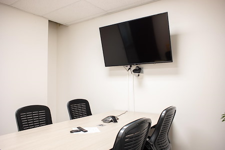 The Wilshire Hub - Small Conference Room in the Hub Club