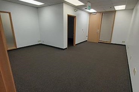 (BOT) North Creek Executive Offices - Large office suite