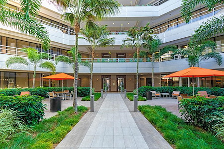 (PLM) Palm Court - Day Office