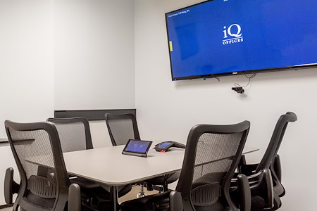 iQ Offices | 150 King Street West - Pearl Room