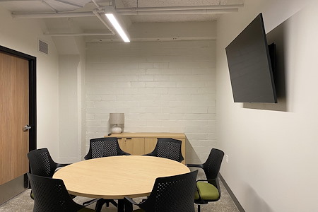 Chroma Coworking - Small Meeting Room for 6