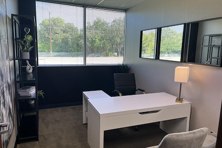 Lucid Private Offices | Grapevine - DFW Airport - Day Office for 3