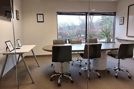 HPFY Business Center - Conference Room with Dedicated Desks